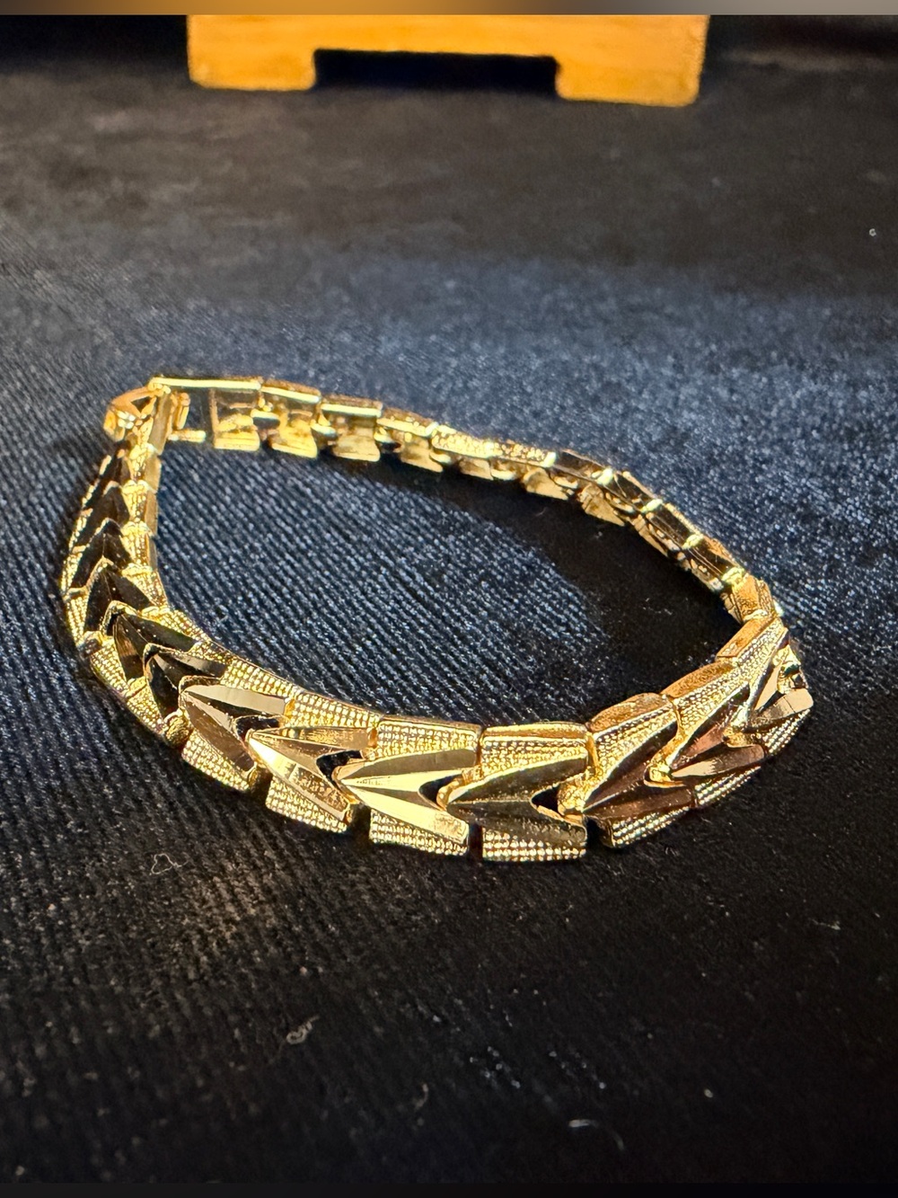 14K Gold Filled Chevron Diamond Cut Chain Link Bracelet 7in 8MM Metal Box Clasp